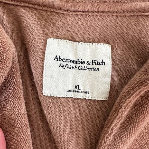 Abercrombie & Fitch Cropped Terry Button Front Shirt in Tan - Picture 2 of 4